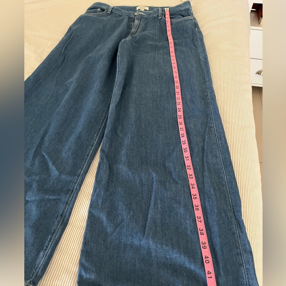 COS
Soft Wide leg Jeans
NWT